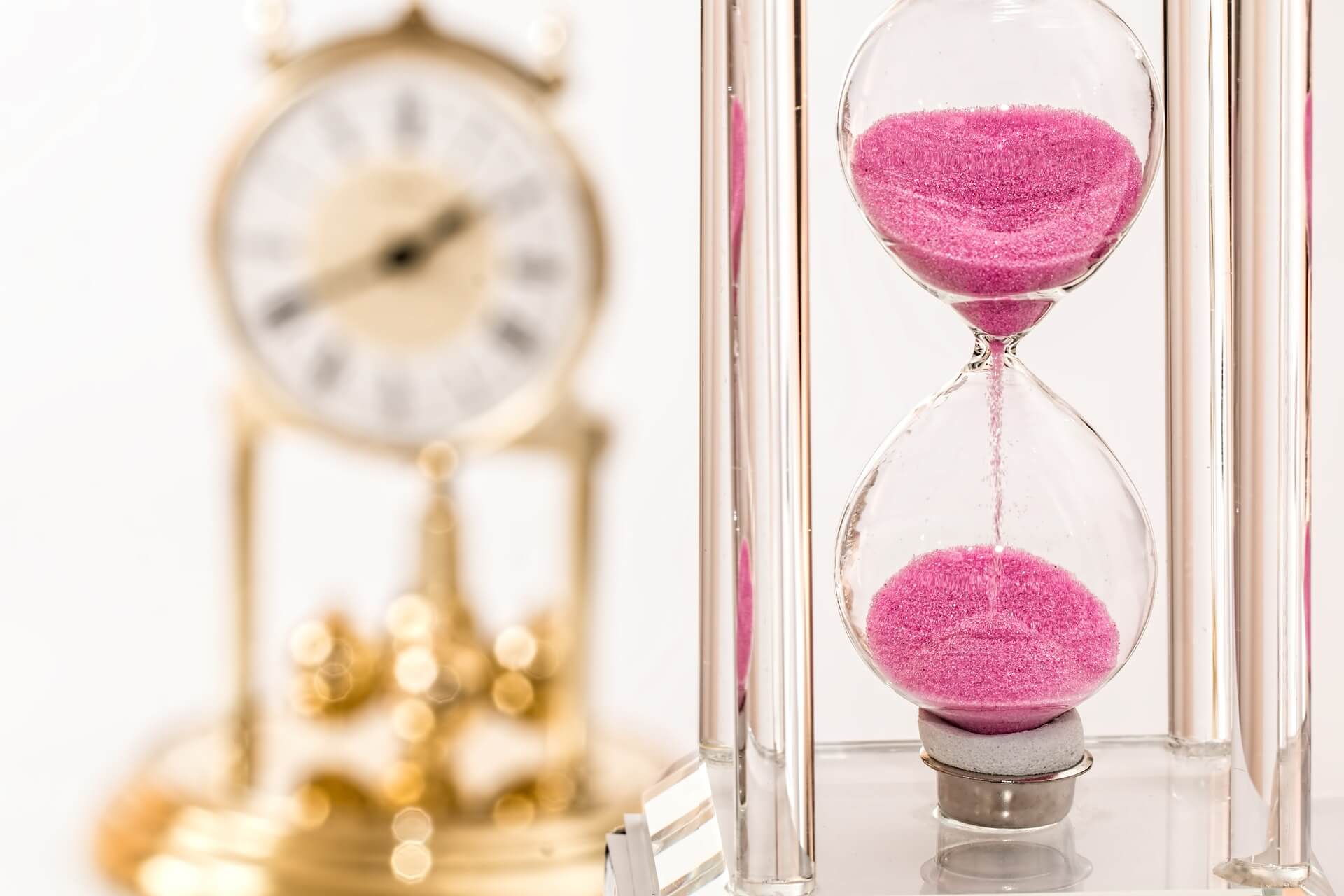 image of hourglass